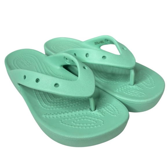 Crocs Sandals Flip Flop style Light Green Mint Women's Shoe Size 6 Beachy Preppy - Picture 1 of 14